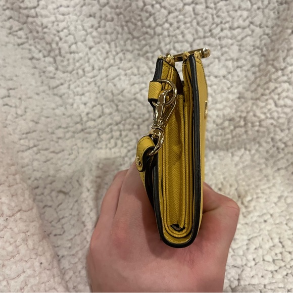 Michael Kors Yellow Leather Jet Set Smartphone Wristlet - Picture 2 of 10